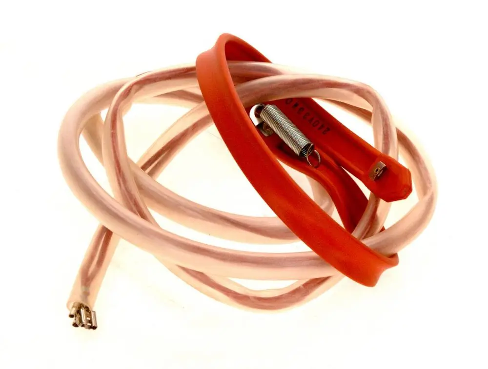 Heizkabel von Bosch, aufgerollt mit doppeltem Kabel und einem roten Anschluss. Das Kabel zeigt eine typische Konstruktion für Heizsysteme.